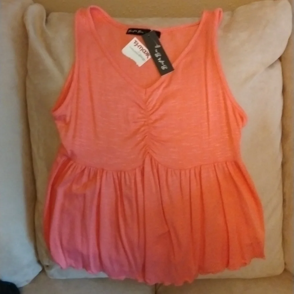 ❤️NWT BEAUTIFUL SLEEVELESS CORAL TOP❤️ - Picture 1 of 4